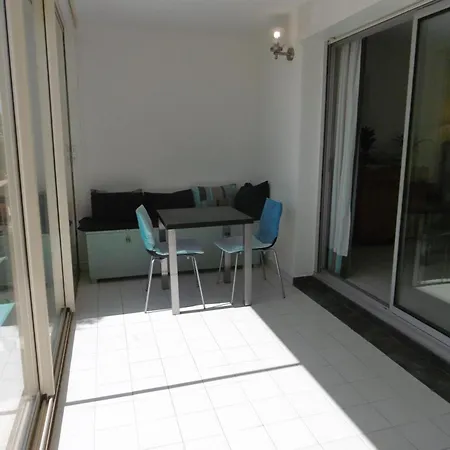 Appartamento Accès Direct - T2 Avec Piscine&parking à - Fr-1-796-52 Gruissan