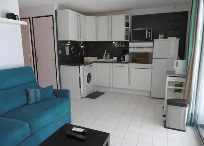 Accès Direct - T2 Avec Piscine&parking à - Fr-1-796-52 Appartamento *